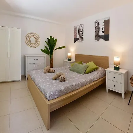 Apartment Con Jardincito En El Centro De *